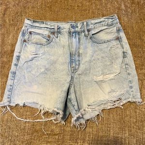 American Eagle Light distressed mom shorts